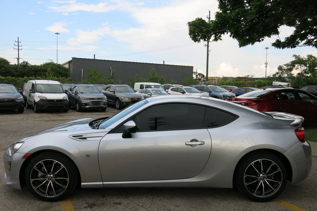 2017 Toyota GR86 Base photo 6