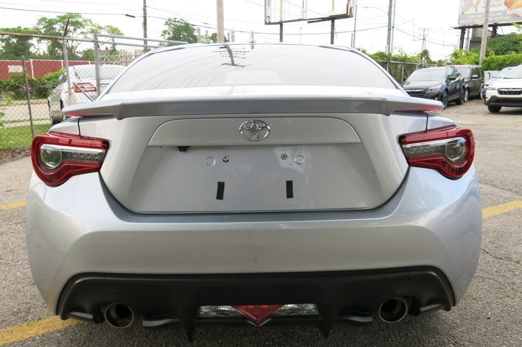 2017 Toyota GR86 Base photo 8