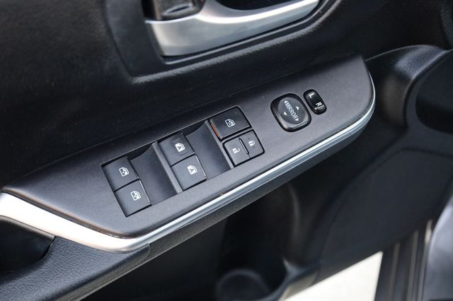 2017 Toyota Camry  - 22939909 - 33