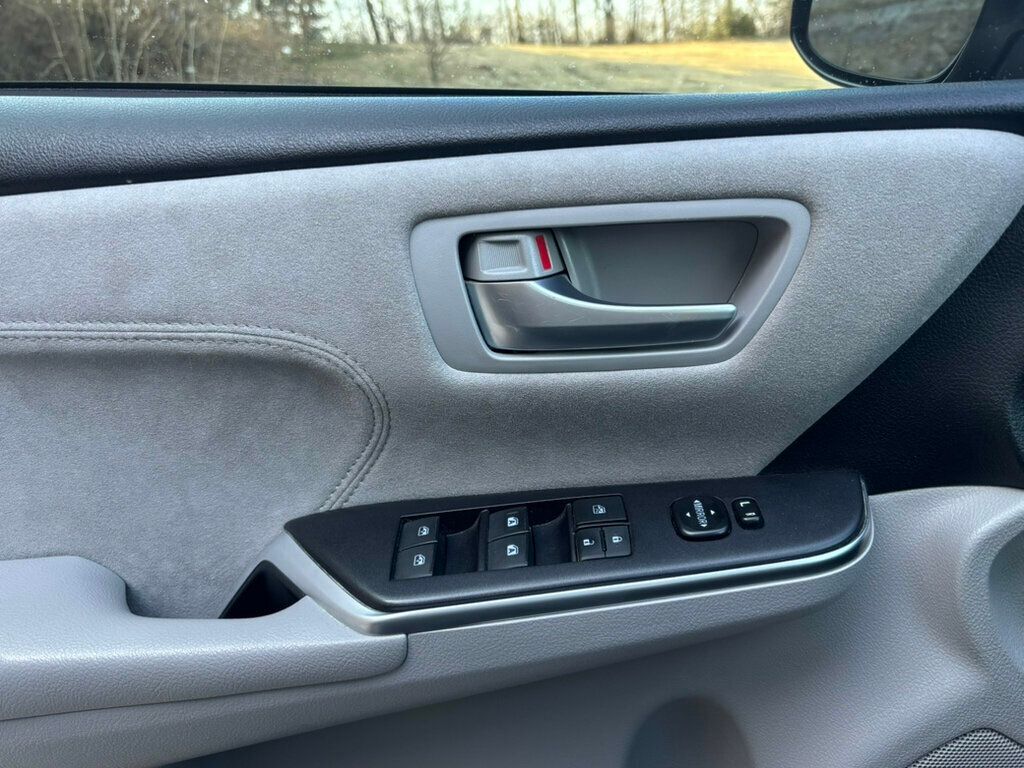 2017 Toyota Camry 2017 TOYOTA CAMRY XSE - 22990879 - 34