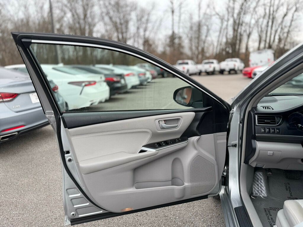 2017 Toyota Camry HYBRID - 22986388 - 11