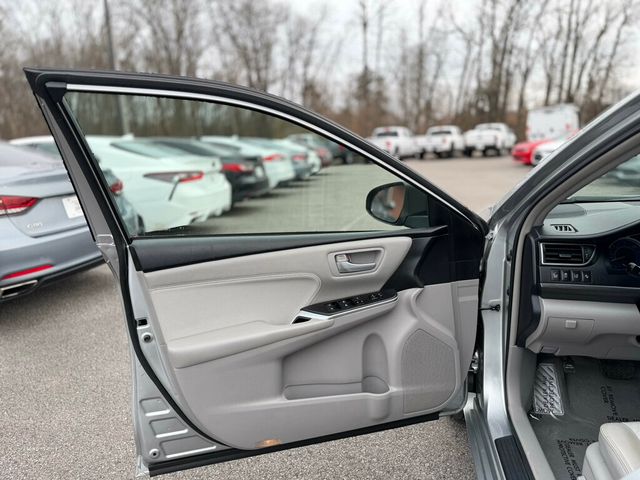 2017 Toyota Camry HYBRID - 22986388 - 11
