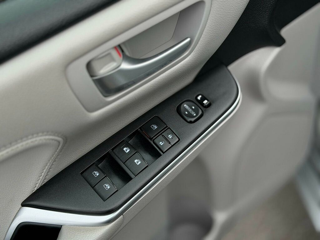 2017 Toyota Camry HYBRID - 22986388 - 12