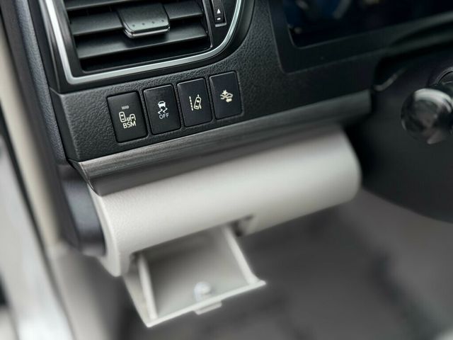 2017 Toyota Camry HYBRID - 22986388 - 13