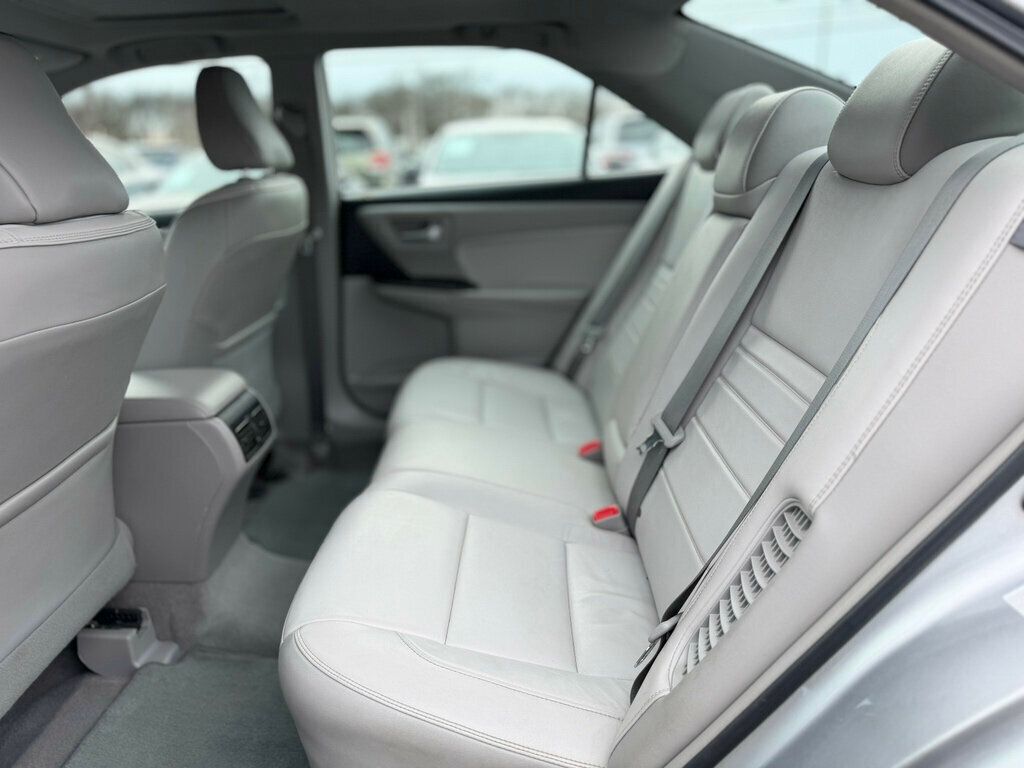 2017 Toyota Camry HYBRID - 22986388 - 17