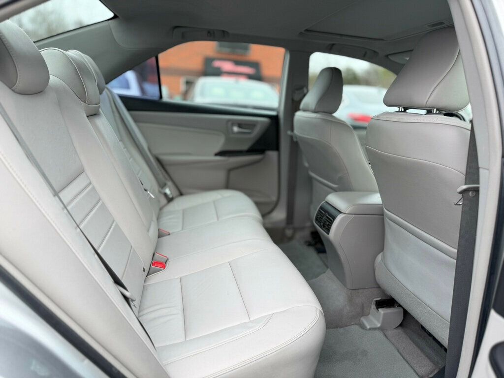 2017 Toyota Camry HYBRID - 22986388 - 18