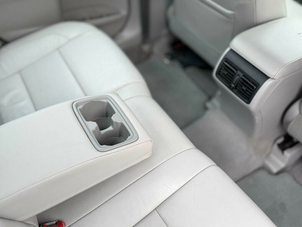 2017 Toyota Camry HYBRID - 22986388 - 19