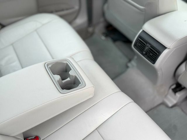 2017 Toyota Camry HYBRID - 22986388 - 19