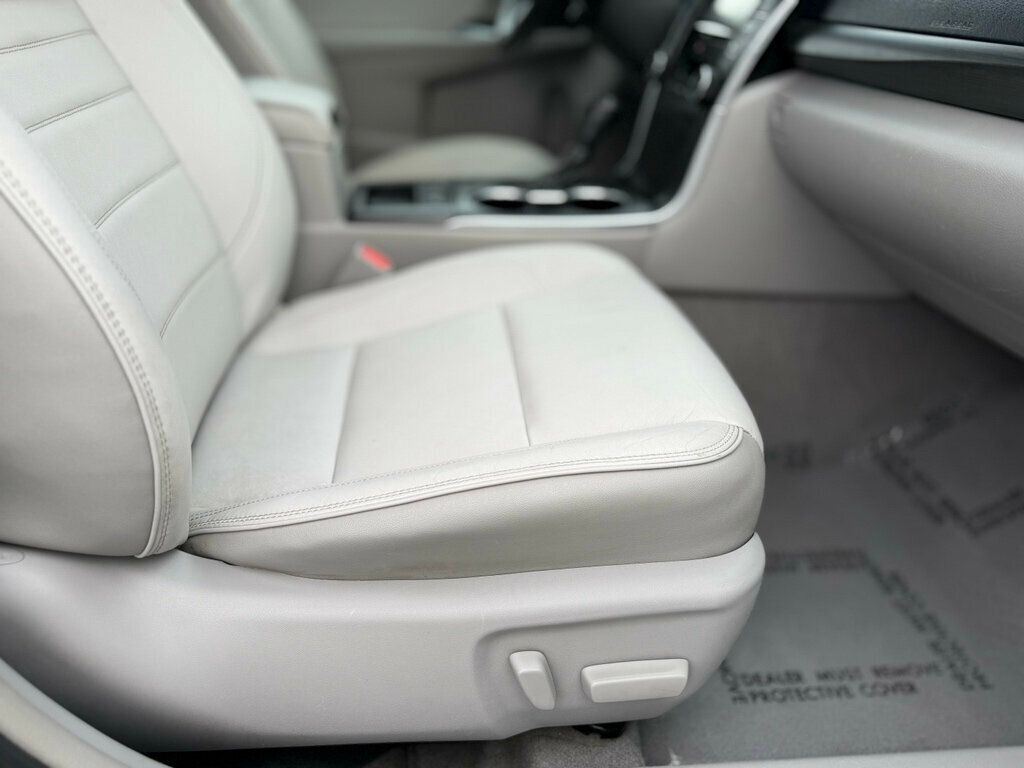 2017 Toyota Camry HYBRID - 22986388 - 30