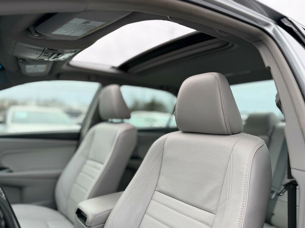 2017 Toyota Camry HYBRID - 22986388 - 33