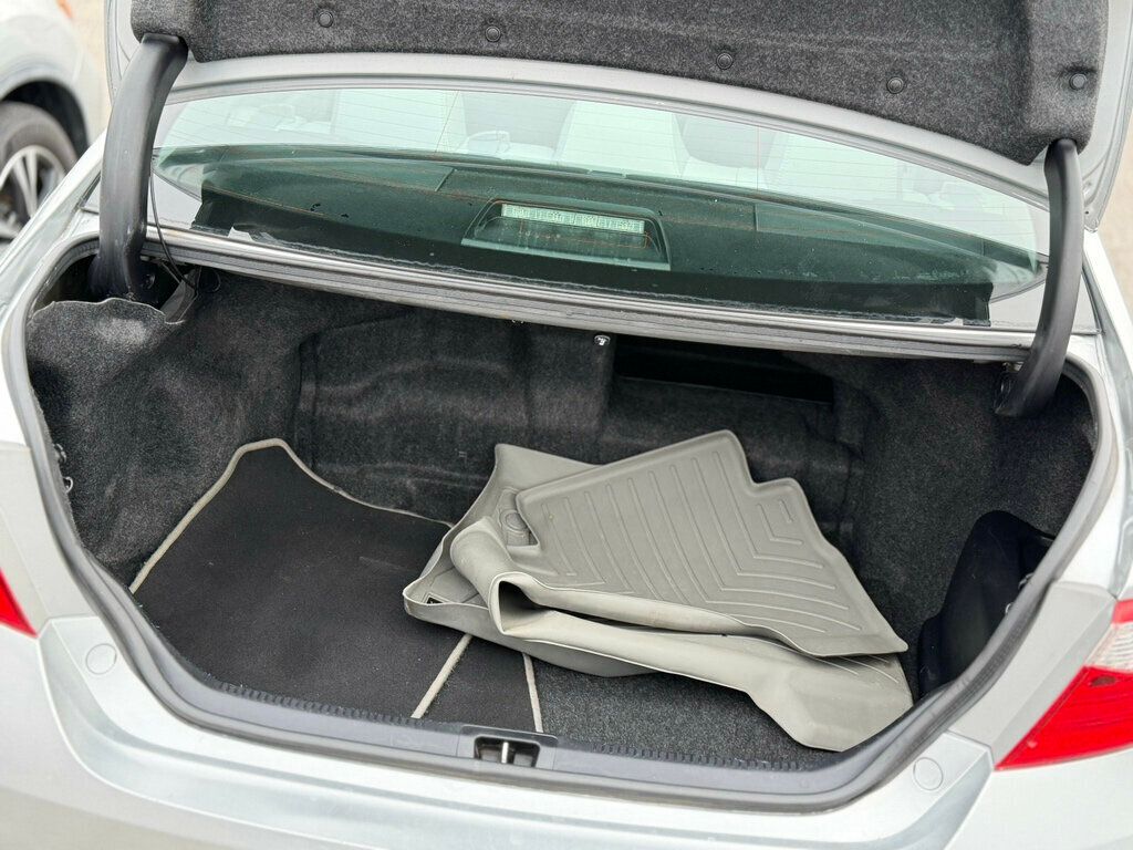 2017 Toyota Camry HYBRID - 22986388 - 38