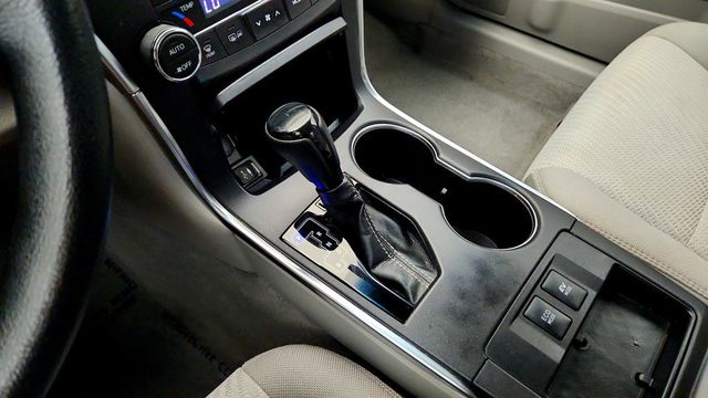 2017 Toyota Camry Hybrid LE CVT - 23040983 - 15