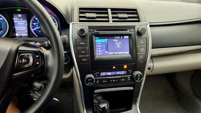 2017 Toyota Camry Hybrid LE CVT - 23040983 - 16