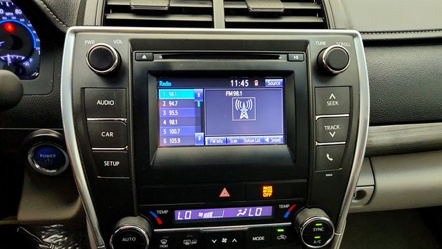 2017 Toyota Camry Hybrid LE CVT - 23040983 - 17