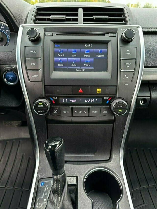 2017 Toyota Camry Hybrid LE CVT - 22102112 - 29