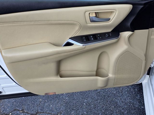 2017 Toyota Camry Hybrid XLE CVT - 23055512 - 30
