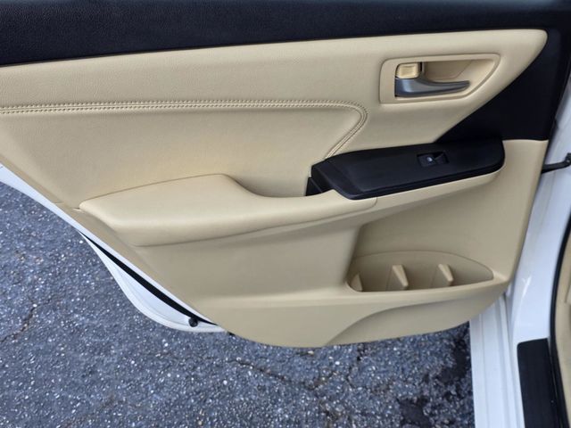 2017 Toyota Camry Hybrid XLE CVT - 23055512 - 32