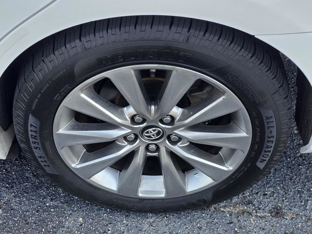 2017 Toyota Camry Hybrid XLE CVT - 23055512 - 34