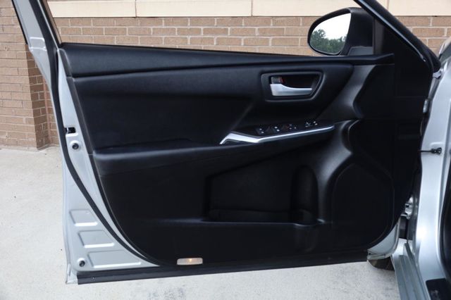 2017 Toyota Camry LE - 23040508 - 11