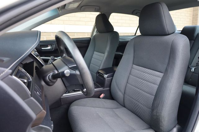 2017 Toyota Camry LE - 23040508 - 14