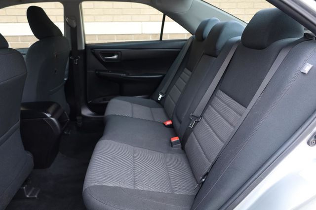 2017 Toyota Camry LE - 23040508 - 17