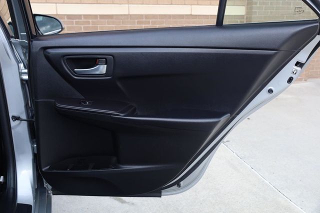 2017 Toyota Camry LE - 23040508 - 19