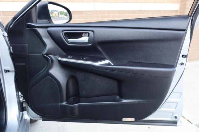 2017 Toyota Camry LE - 23040508 - 22