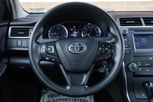 2017 Toyota Camry LE - 23040508 - 27