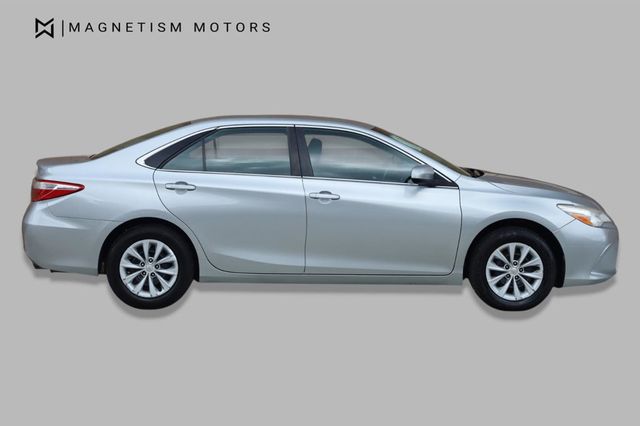 2017 Toyota Camry LE - 23040508 - 2