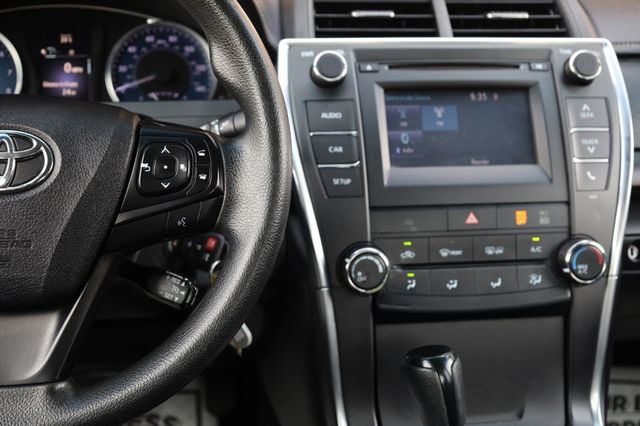 2017 Toyota Camry LE - 23040508 - 29