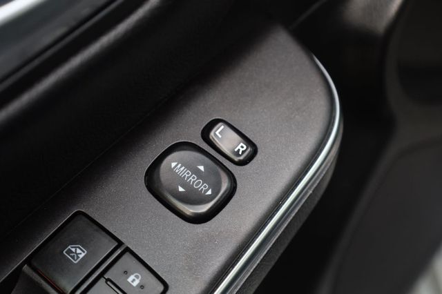 2017 Toyota Camry LE - 23040508 - 31