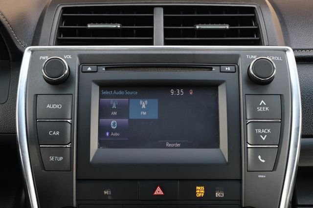 2017 Toyota Camry LE - 23040508 - 33