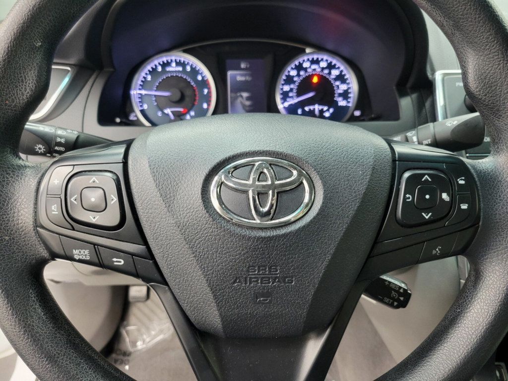 2017 Toyota Camry LE Automatic - 22417526 - 14