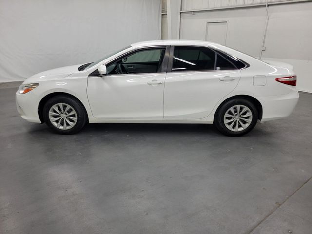 2017 Toyota Camry LE Automatic - 22417526 - 1