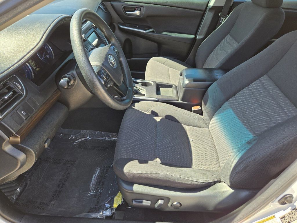 2017 Toyota Camry LE Automatic - 22914852 - 6