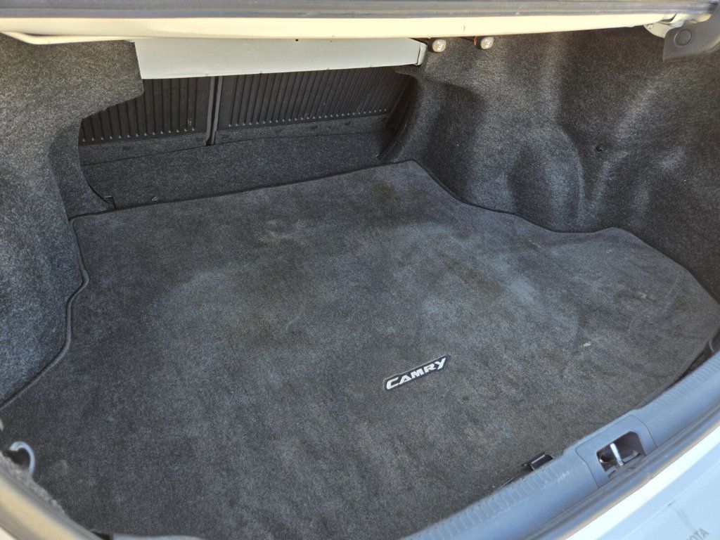 2017 Toyota Camry LE Automatic - 22973633 - 10