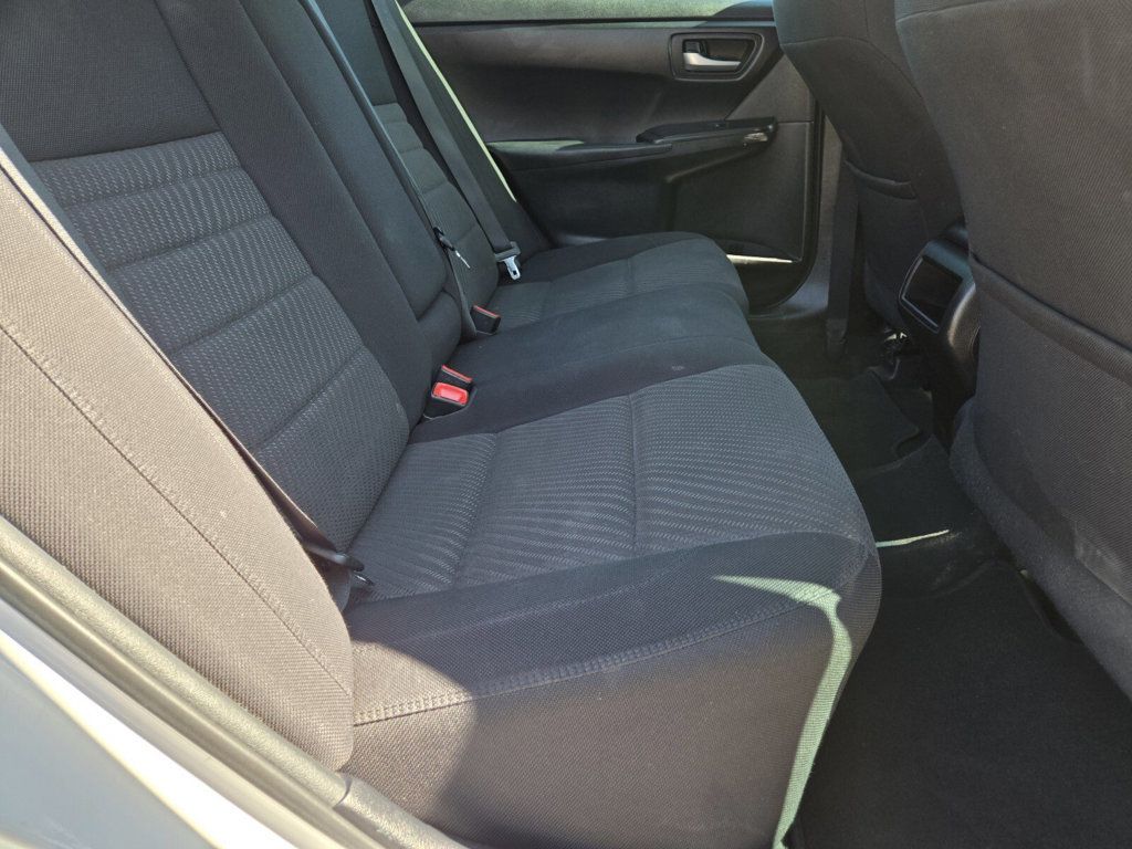 2017 Toyota Camry LE Automatic - 22973633 - 11