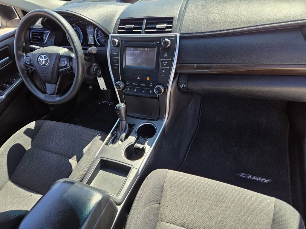 2017 Toyota Camry LE Automatic - 22973633 - 13