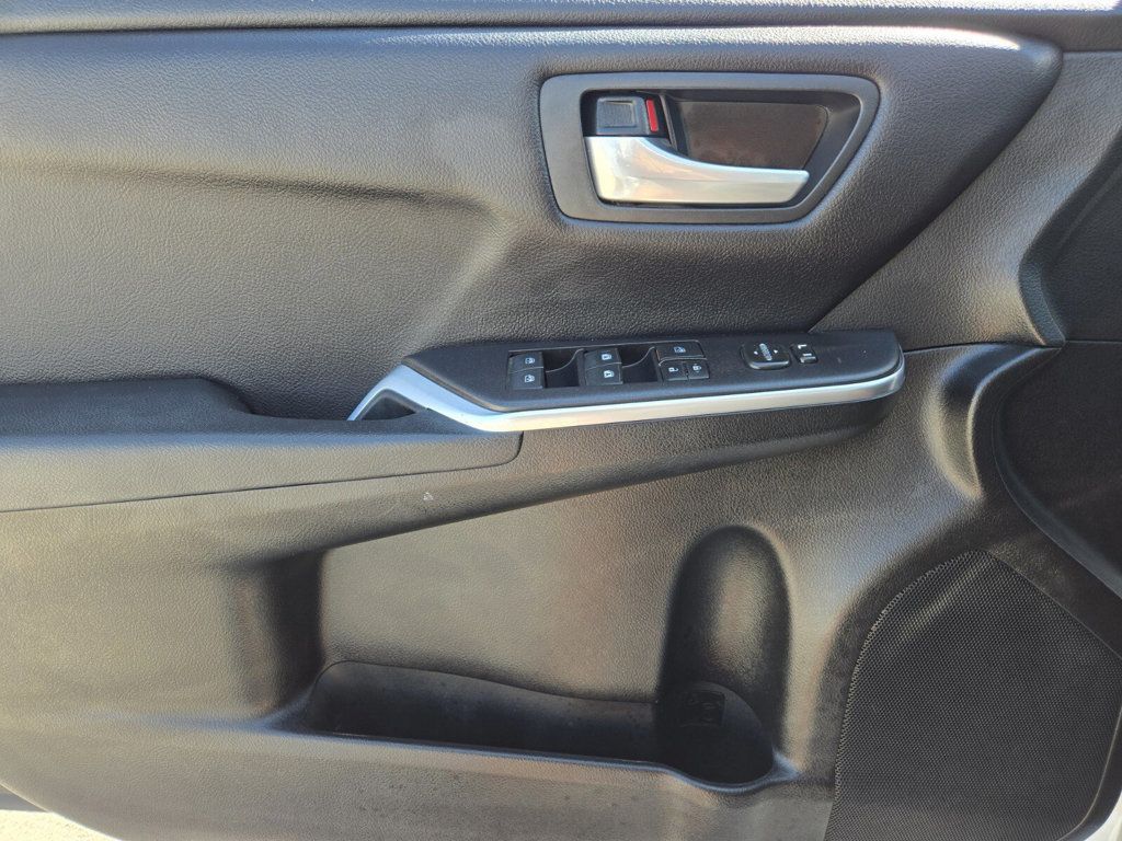 2017 Toyota Camry LE Automatic - 22973633 - 14