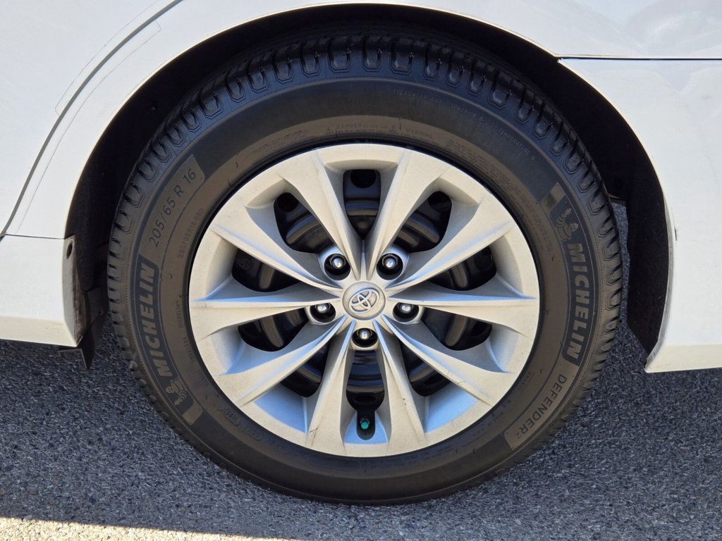 2017 Toyota Camry LE Automatic - 22973633 - 5