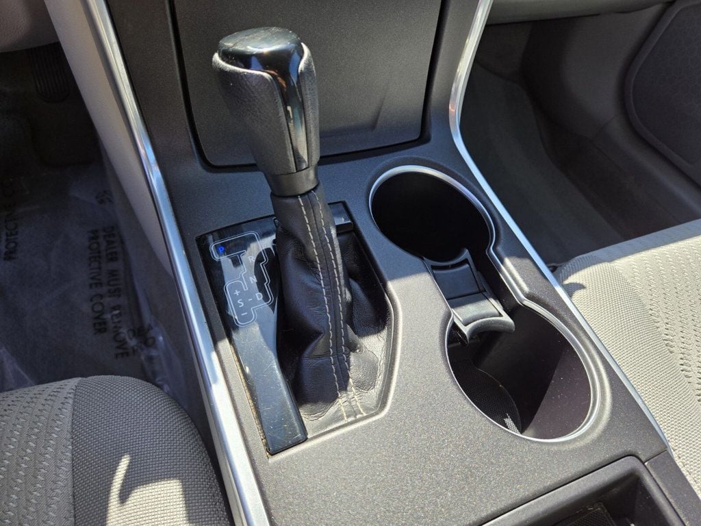 2017 Toyota Camry LE Automatic - 22917739 - 19