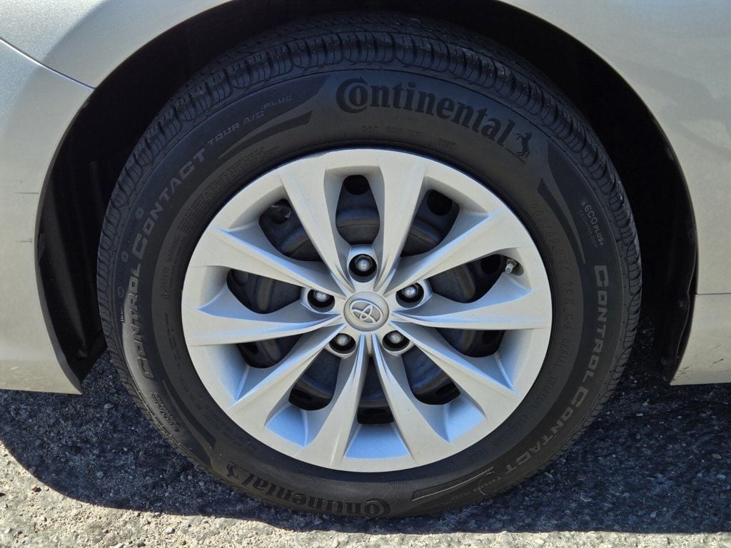 2017 Toyota Camry LE Automatic - 22917739 - 5