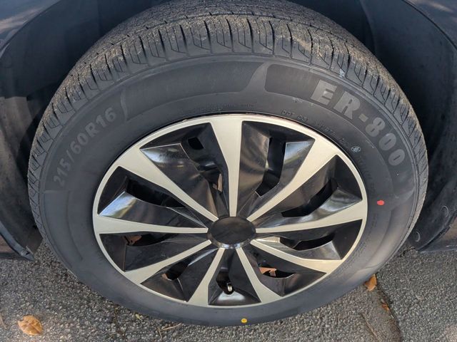 2017 Toyota Camry LE Automatic - 23023537 - 9