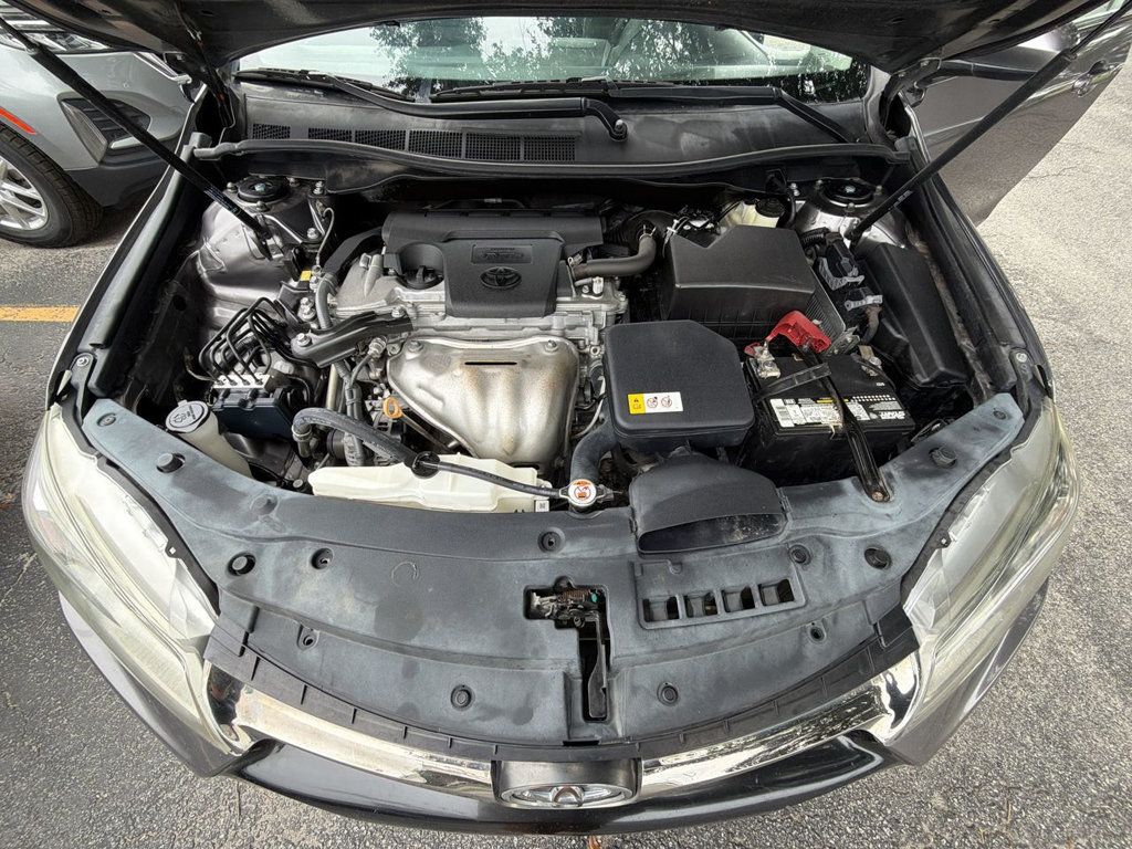 Toyota Camry photo 11