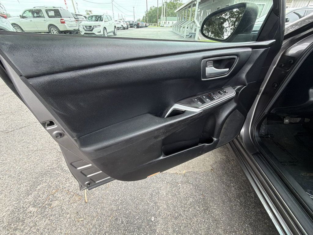 Toyota Camry photo 12
