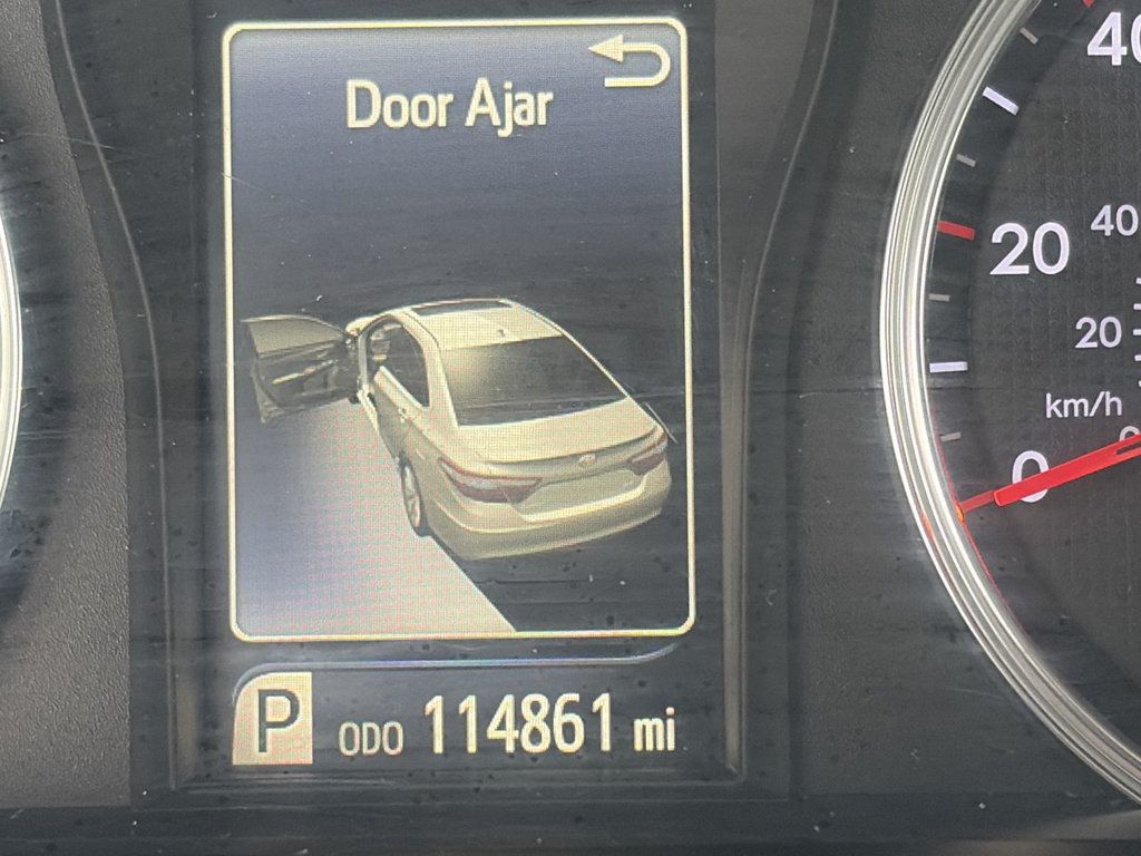 Toyota Camry photo 16