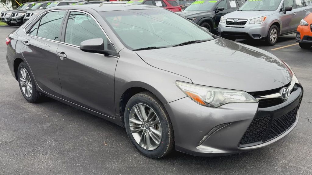 Toyota Camry photo 2
