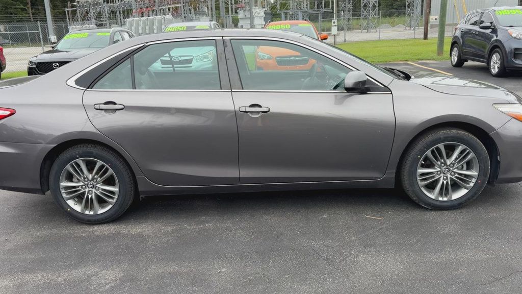 Toyota Camry photo 9