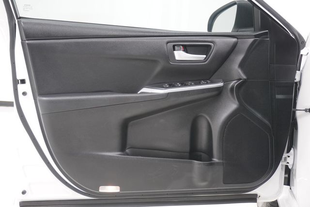 2017 Toyota Camry LE Automatic - 23018376 - 12