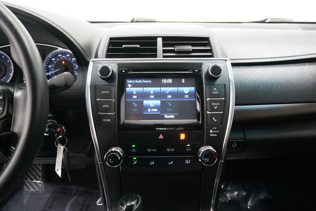 2017 Toyota Camry LE Automatic - 23018376 - 17
